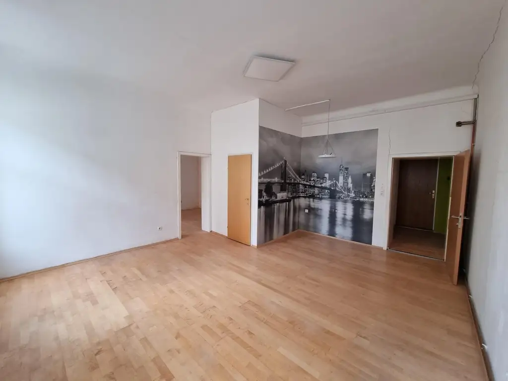 PROVISIONSFREI FÜR KÄUFER! 3-Zimmer-Altbauwohnung in St.Leonhard nahe den Ursulinen!