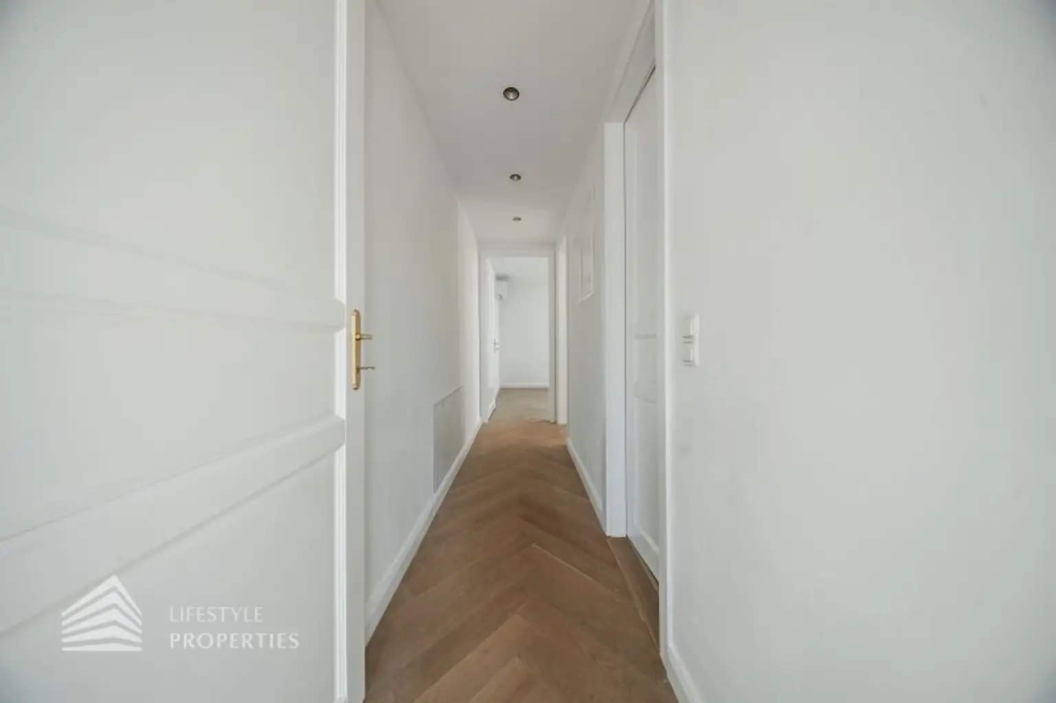 Exklusive 3-Zimmer DG-Wohnung, Nähe Pötzleinsdorfer Schlosspark by Lifestyle Properties, Stock-im-Eisen-Platz 3