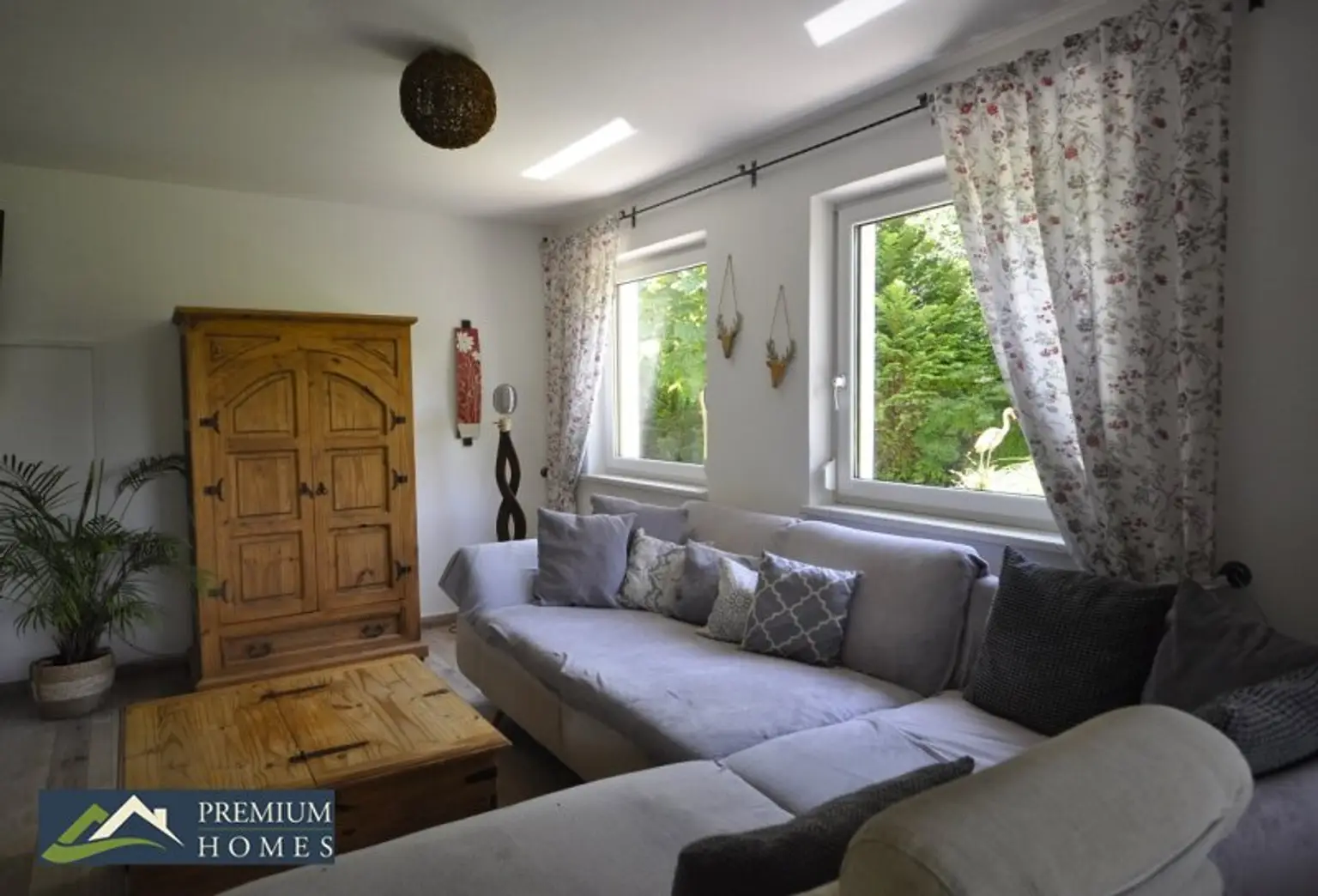BREITENBACH am Inn - Großzügiges Einfamilienwohnhaus mit Terrasse, Balkon, Keller, Garage, zwei Carports, Garten, Gartenhaus, Geräte- und Holzschuppen