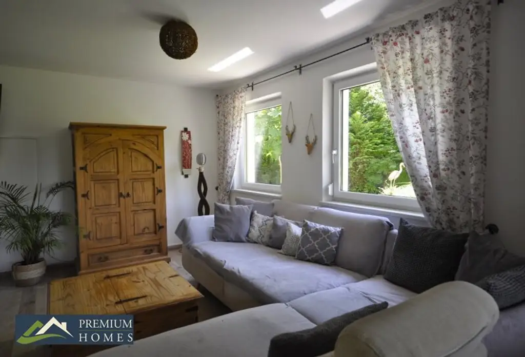 BREITENBACH am Inn - Großzügiges Einfamilienwohnhaus mit Terrasse, Balkon, Keller, Garage, zwei Carports, Garten, Gartenhaus, Geräte- und Holzschuppen
