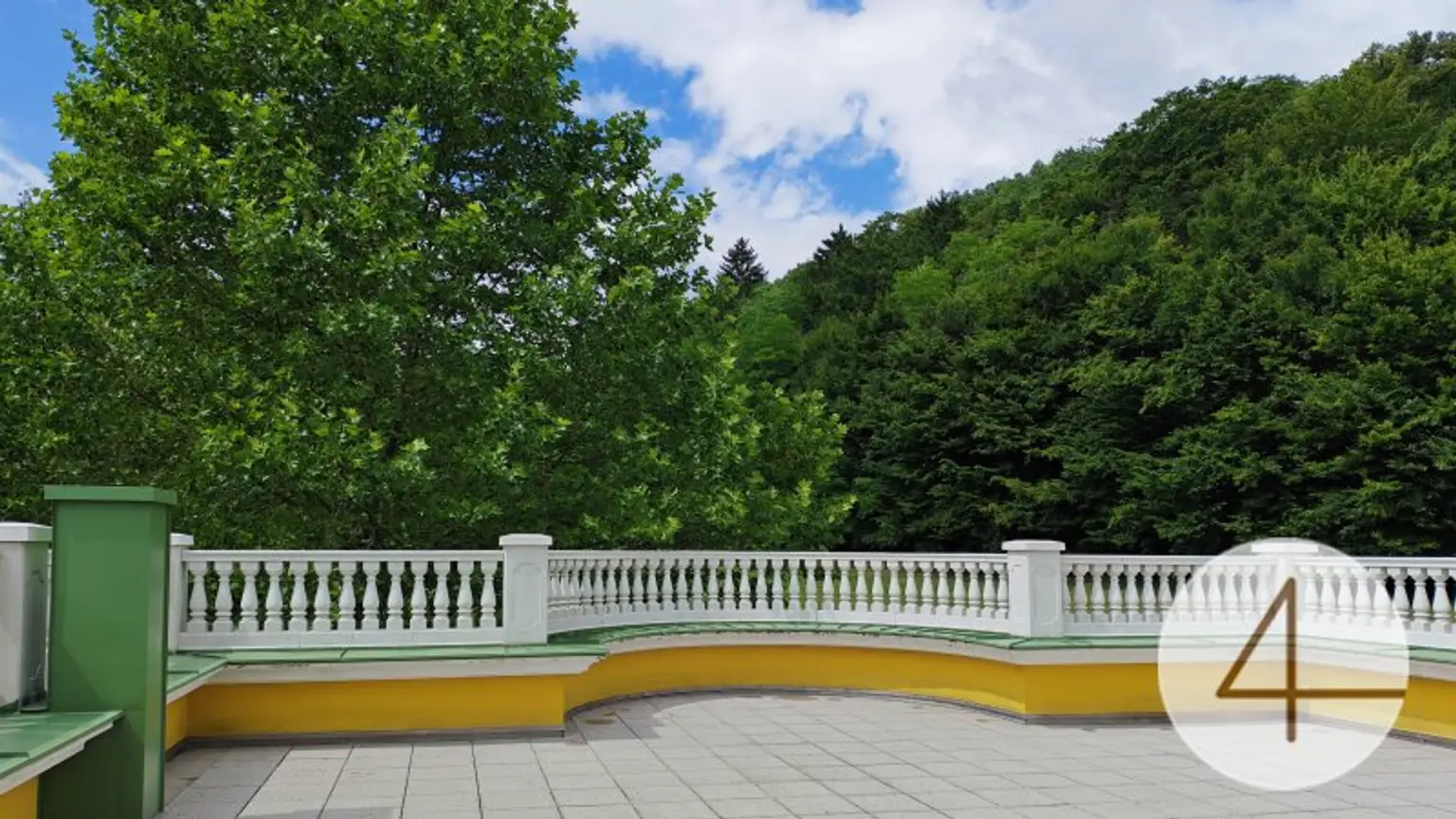 Starkes Statement 857m2 Nutzfläche – Architektenhaus mit Garage Büro Terrassen bei Krems