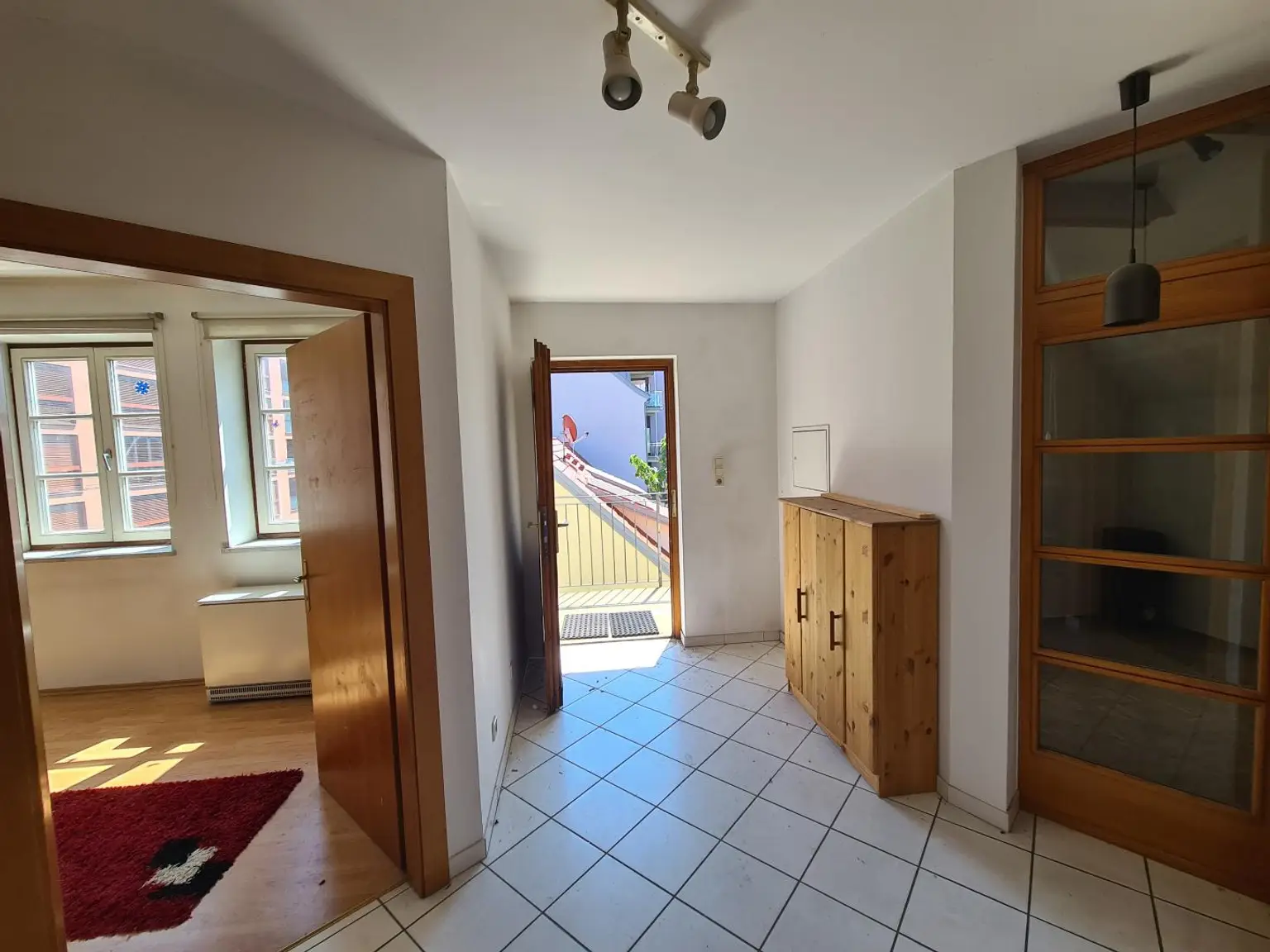 Galeriewohnung auf zwei Ebenen - eigene Garage - Balkon in den Innenhof - sehr gute Infrastruktur