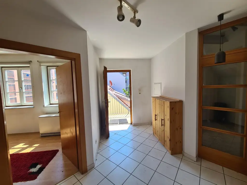 Galeriewohnung auf zwei Ebenen - eigene Garage - Balkon in den Innenhof - sehr gute Infrastruktur