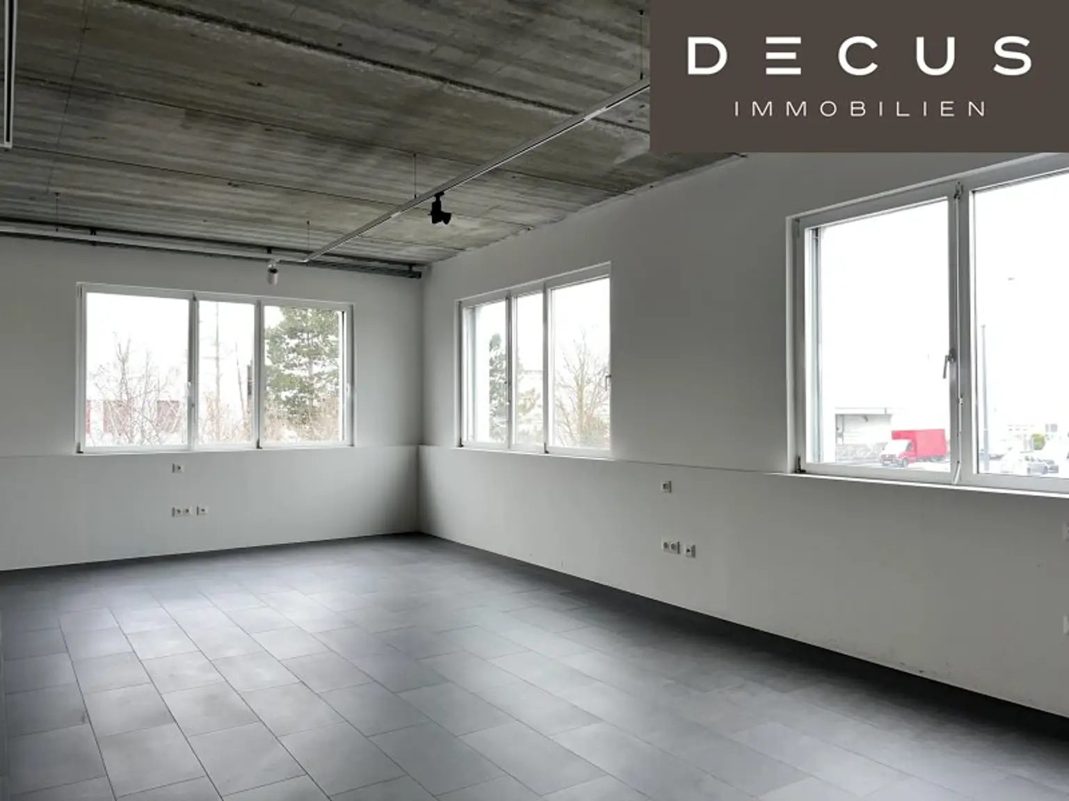 + + + BETRIEBSOBJEKT KNOTEN INZERSDORF + + + BÜRO und LAGER ca. 2.100 m² zzgl. Abstellfläche + + +