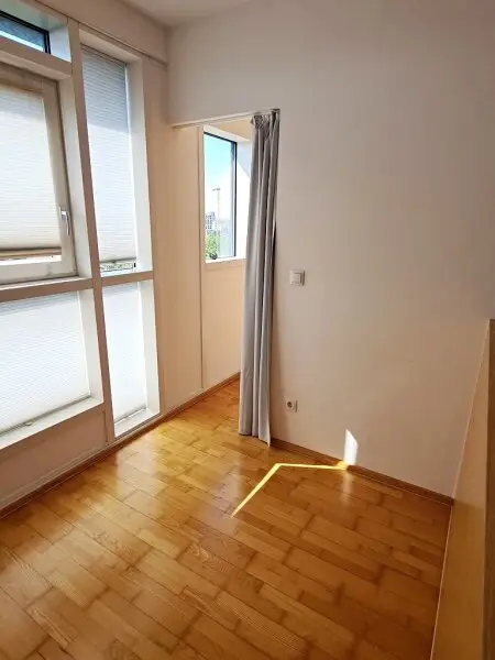 INNSTRASSE, FERNBLICK, unbefristete 97 m2 Dachgeschoß-Maisonette mit Loggia, 2 Zimmer, Komplettküche, Wannenbad, Parketten, gefördert