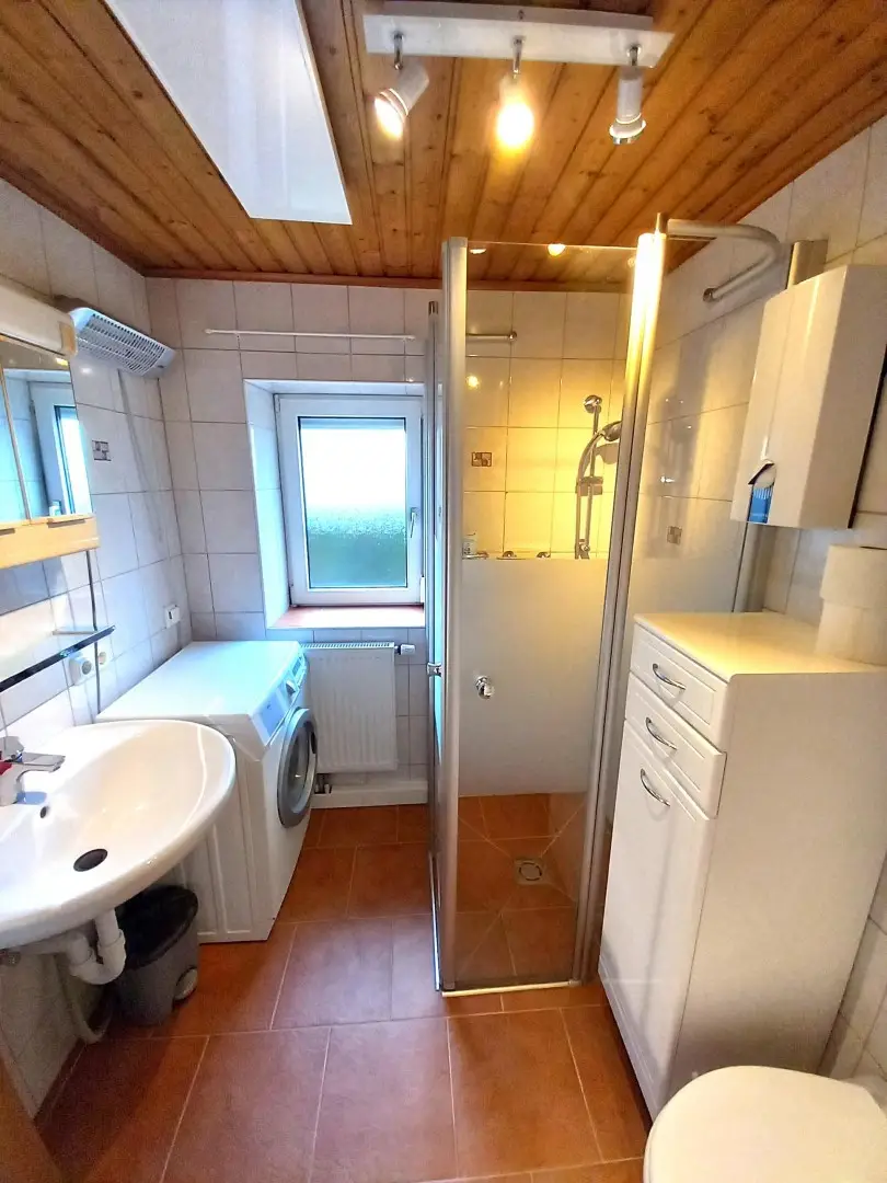 Bad_mit Dusche und WC