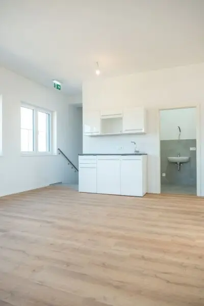 1A Gewerbebetrieb mit Halle und Büroräumen: Erstbezug mit Top-Ausstattung!