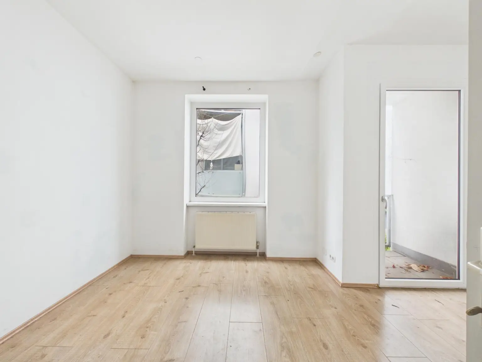 CAM04191G0-PR0079-STILL004