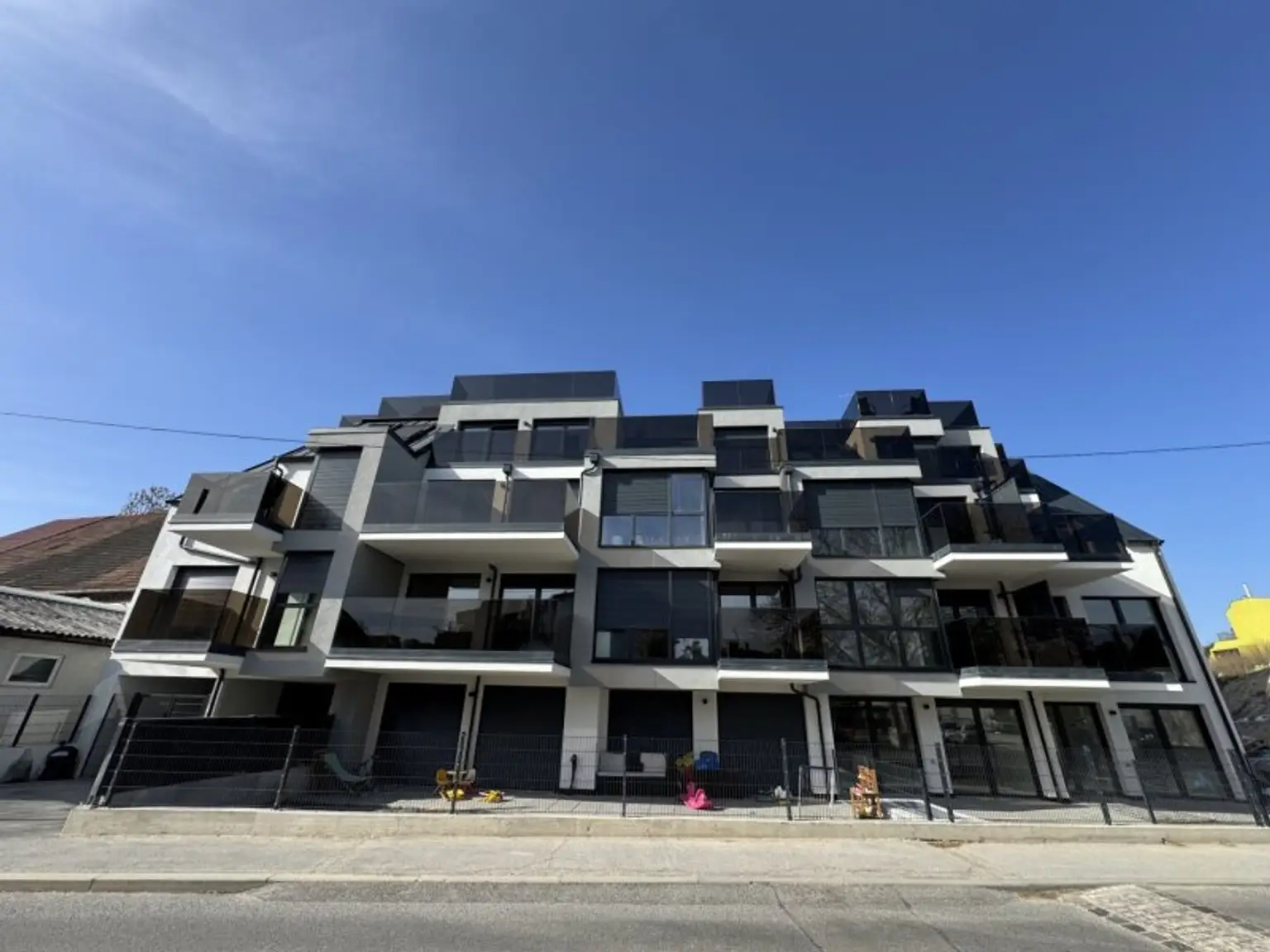 Monthly Rental! Luxury Living! Penthouse! Skyline+Kahlenberg View! Terrasse! Garage!