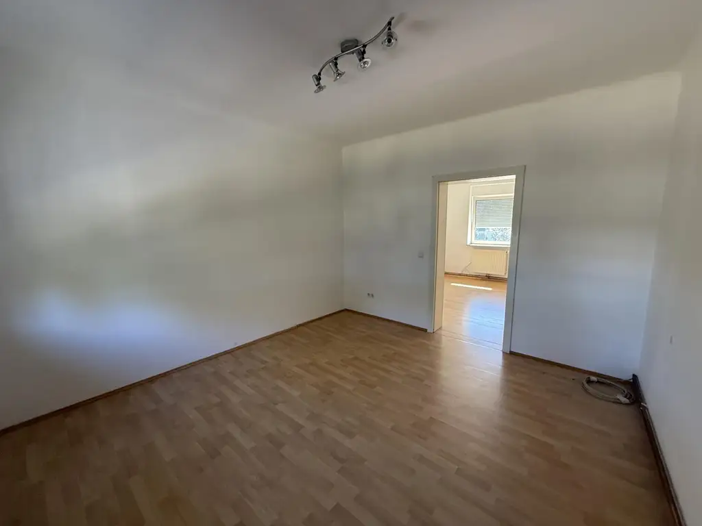 Charmante 2-Zimmer-Wohnung mit Gartenanteil und Garage in Graz-Straßgang