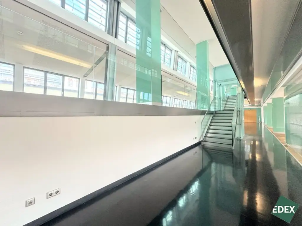 Repräsentatives DG-Maisonette-Büro samt Freifläche in der historischen alten Börse