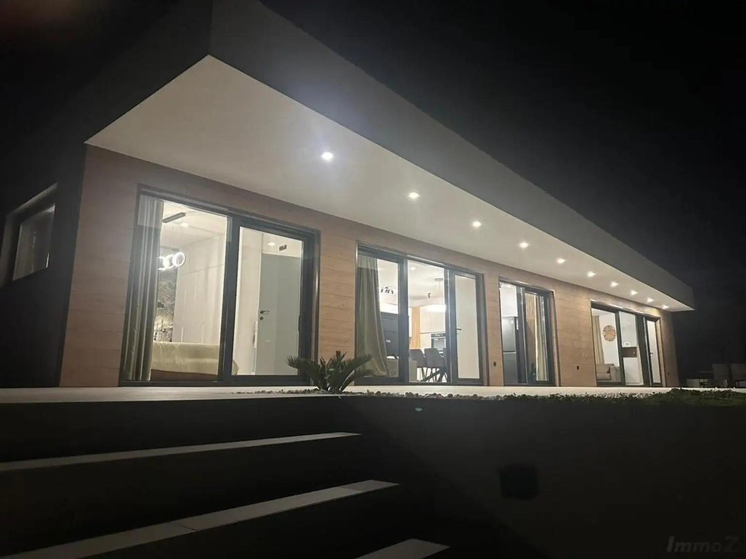 9C84E13D-4100-4AD8-9003-3ACE117C052D_1_105_c