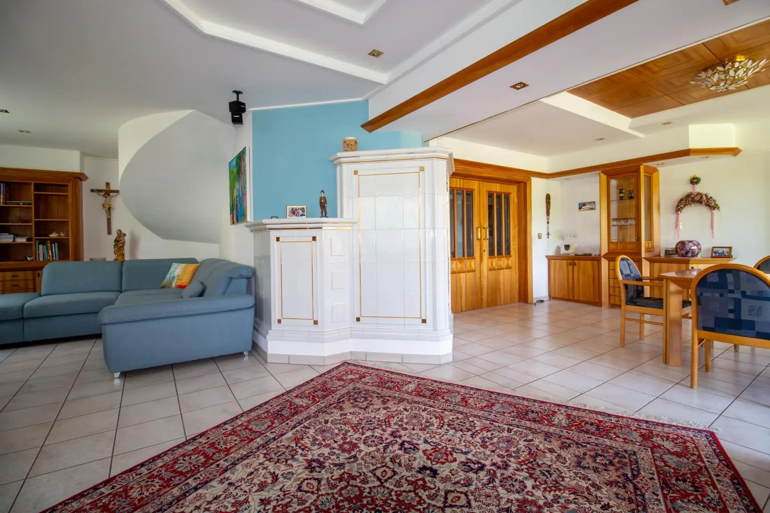 Einfamilienhaus mit Pool, Garten & Aussicht – Praxis & Mietpotential