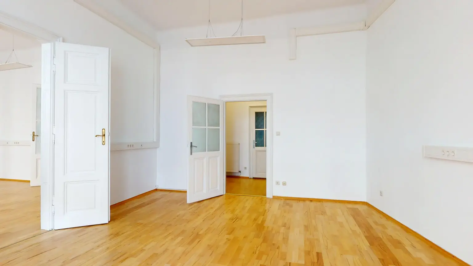 Elisabethstraße: Büroräumlichkeiten in repräsentativem  Altbau - EDV-Verkabelung - U2/U3-Anbindung - Burggarten Nähe