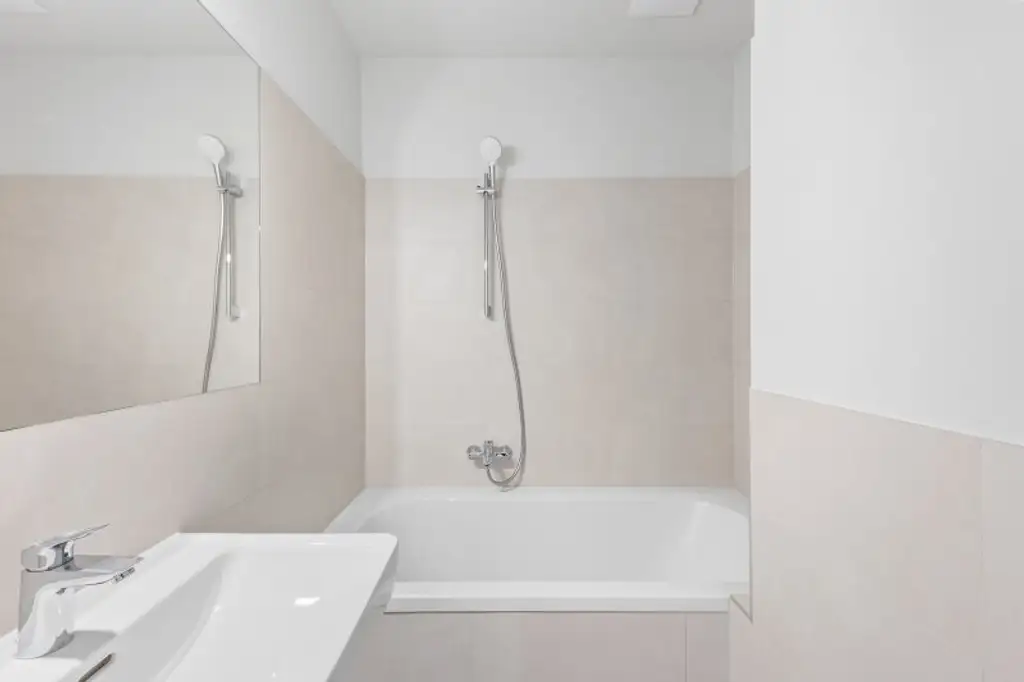 3-Zimmer-Altbaueigentumswohnung in generalsaniertem Altbau mit Terrasse und Garten
