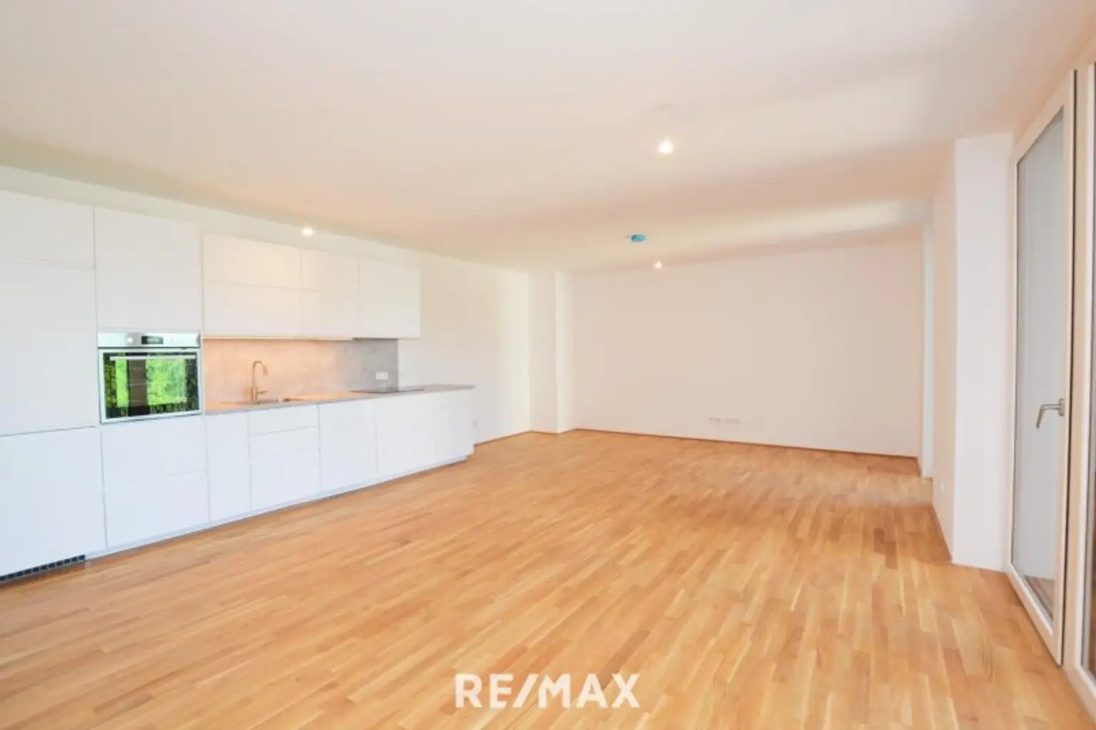 Wohnzimmer mit Küche