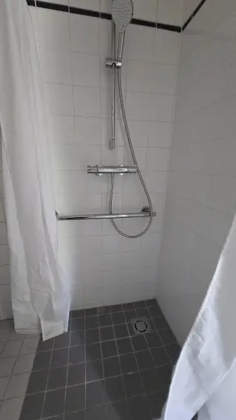 2-Zimmer-Wohnung in brauchbarem Zustand (Sanierungsbedarf!) - Balkon+Hofausrichtung - 3.Stock OHNE Lift