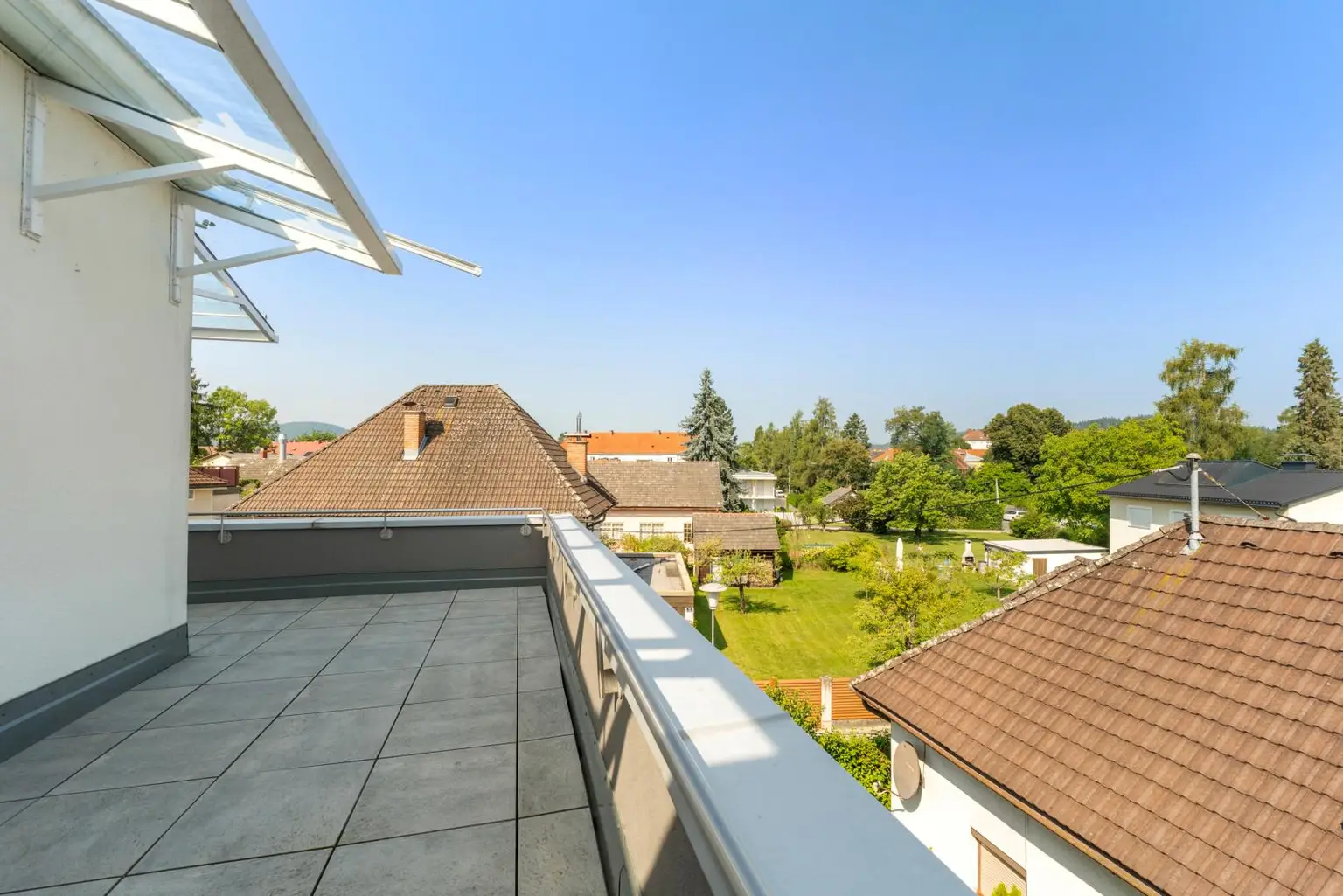Stilvolle 4-Zimmer-Wohnung im Penthouse-Flair mit Dachterrasse