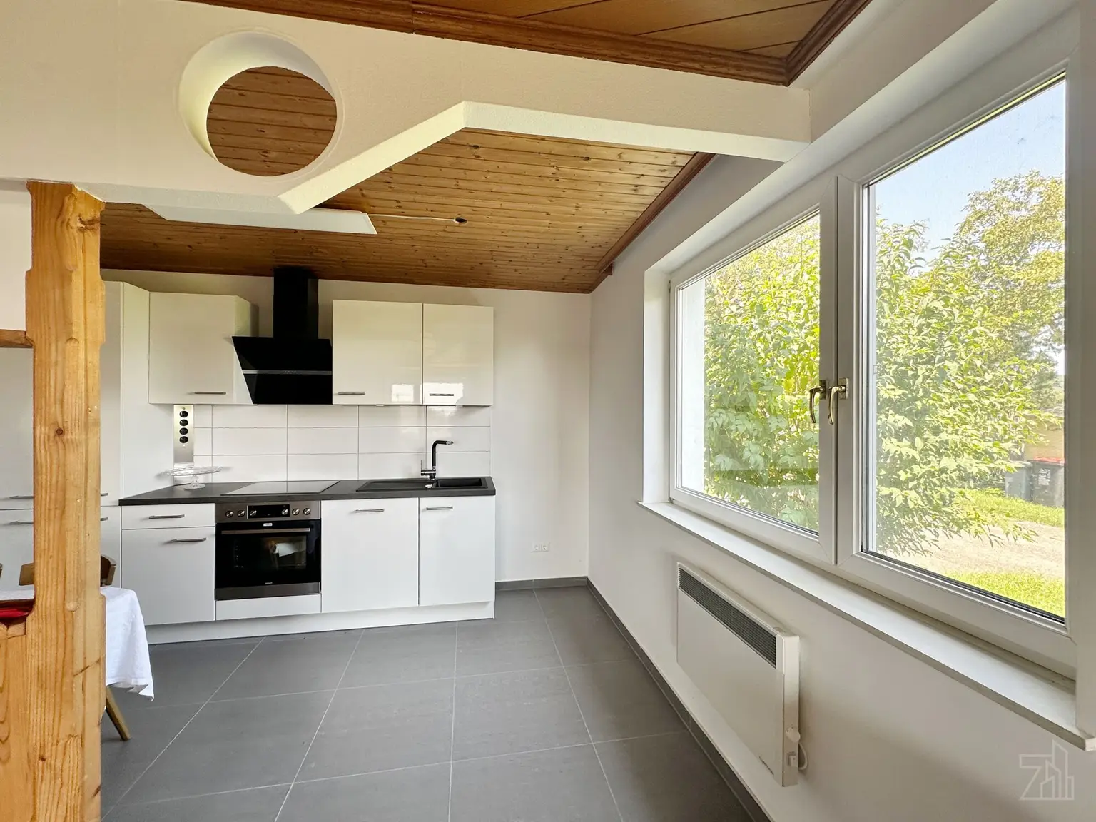 Charmanter Bungalow auf großzügigem Grundstück mit Seeblick