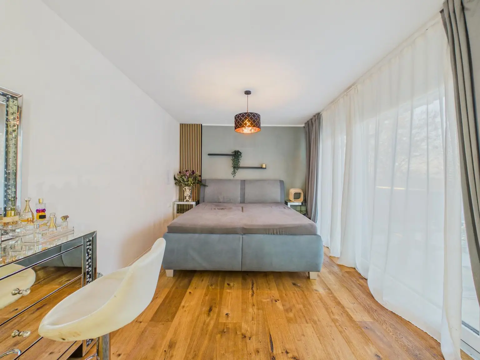 Master Bedroom 4