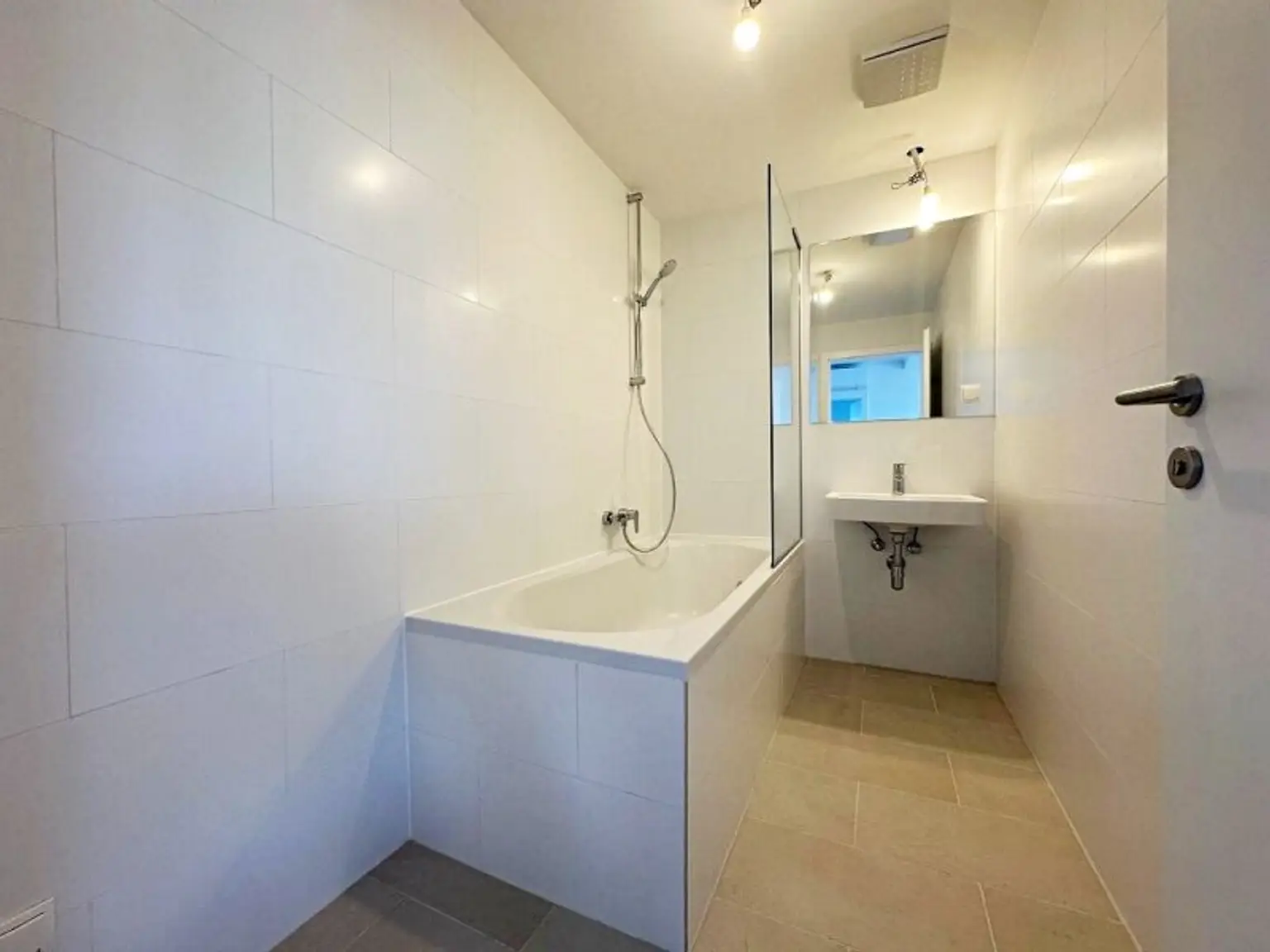 ERSTBEZUG, DACHGESCHOSS, klimatisierte 82 m2 Neubau mit Balkon, Wohnküche, 2 Zimmer, Wannenbad, Parketten, Augarten