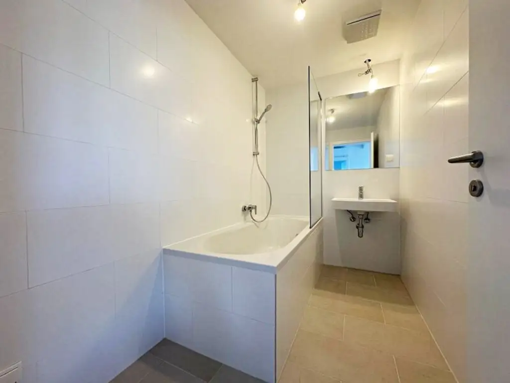 ERSTBEZUG, DACHGESCHOSS, klimatisierte 82 m2 Neubau mit Balkon, Wohnküche, 2 Zimmer, Wannenbad, Parketten, Augarten