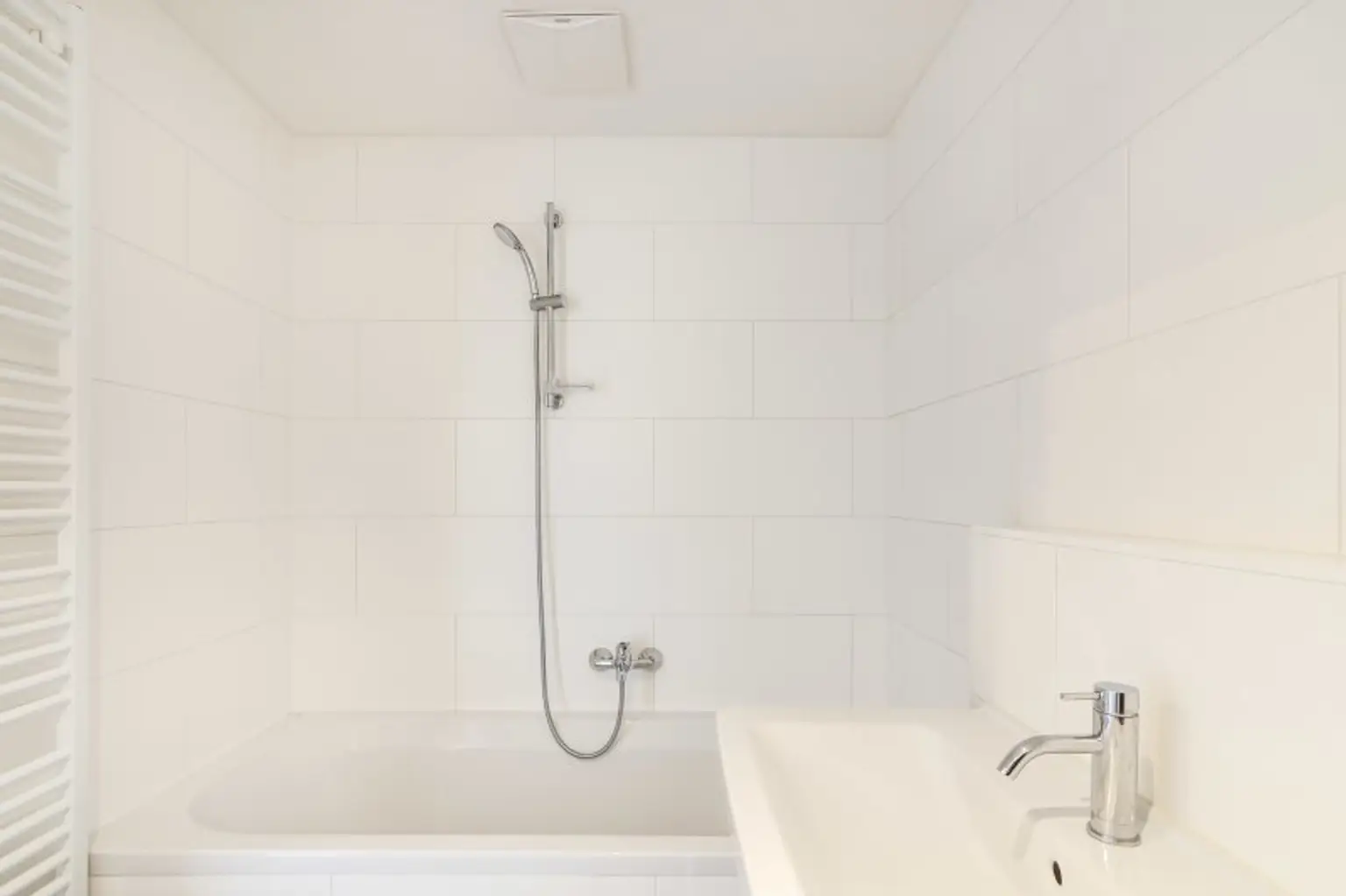 **Hofseitiger Balkon** Modernes Wohnen in ruhiger Lage