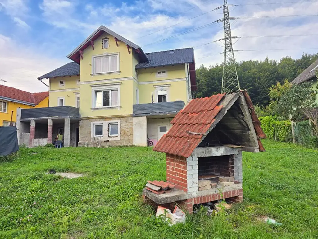 *** WOHNHAUS MIT 4 (VERMIETETEN) WOHNEINHEITEN ***