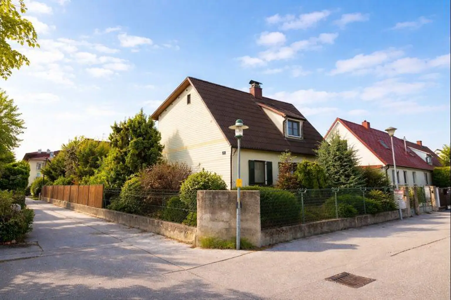 Traumhafter Garten, großes Einfamilienhaus, Garage, Abstellräume, Nahe Wien!