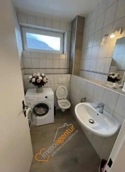 Gepflegtes Zweifamilienhaus mit stabilen Einnahmen & Potenzial, in Engelhartszell