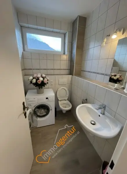 Gepflegtes Zweifamilienhaus mit stabilen Einnahmen & Potenzial, in Engelhartszell