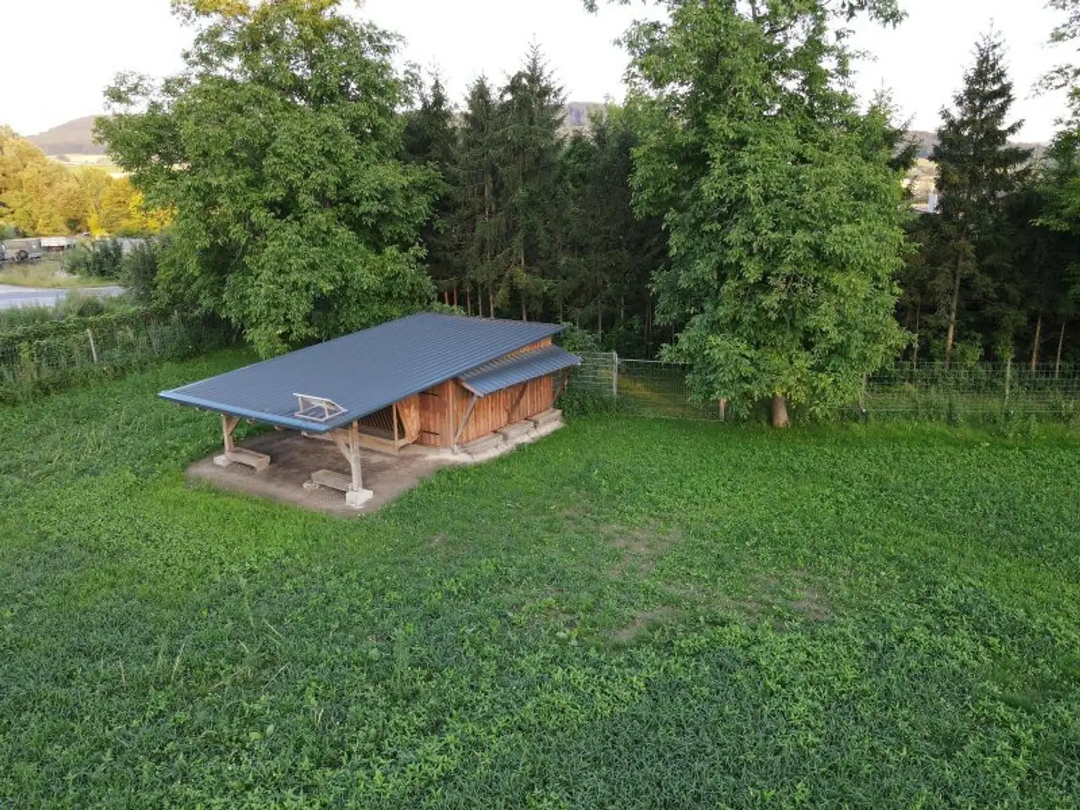 *** IHR PRIVATES PARADIES *** EIGENER FISCHER/BADE-SEE ***  GROSSTIERHALTUNG *** und vieles mehr....