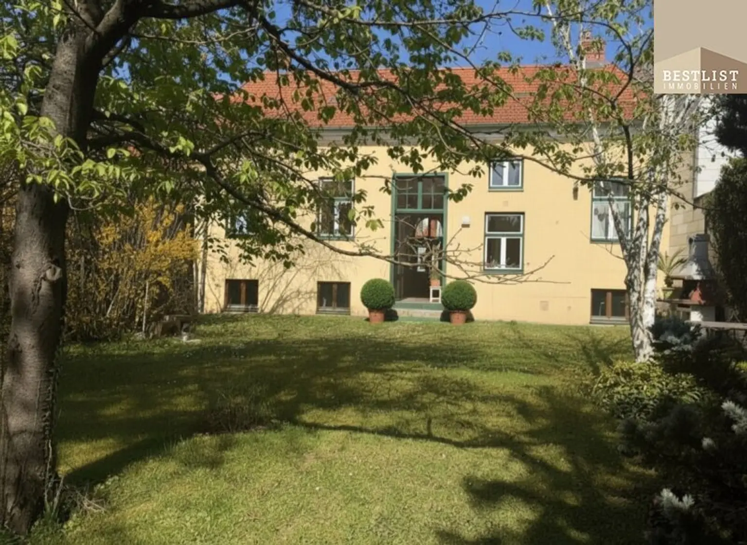 Charmantes Stadthaus in Baden – ruhige Lage mit großem Garten & Entwicklungspotenzial