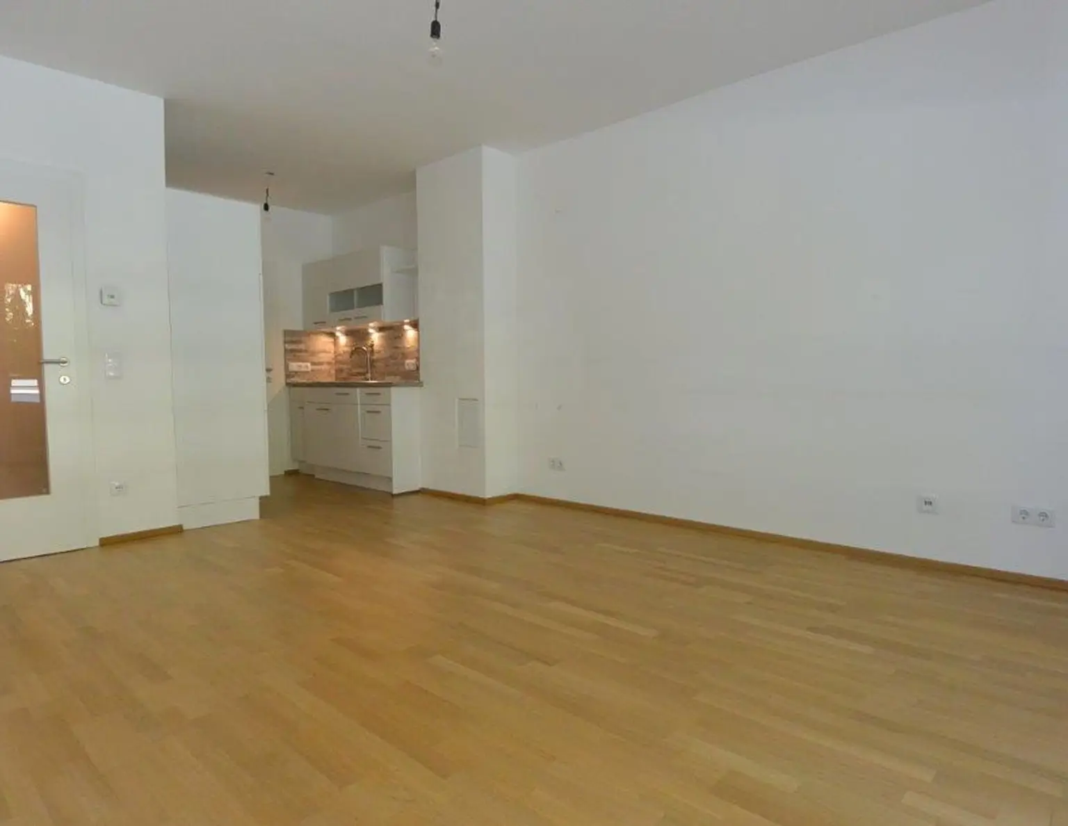2 Zimmerwohnung inkl. großen Balkon mit Ausblick in die Weingärten von Gumpoldskirchen!