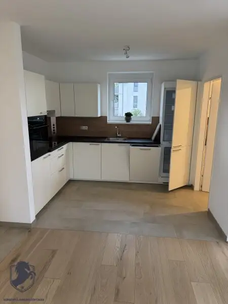 Moderne 3-Zimmer-Wohnung im 1. Stock – Neubau mit Balkon & 2 Parkplätzen