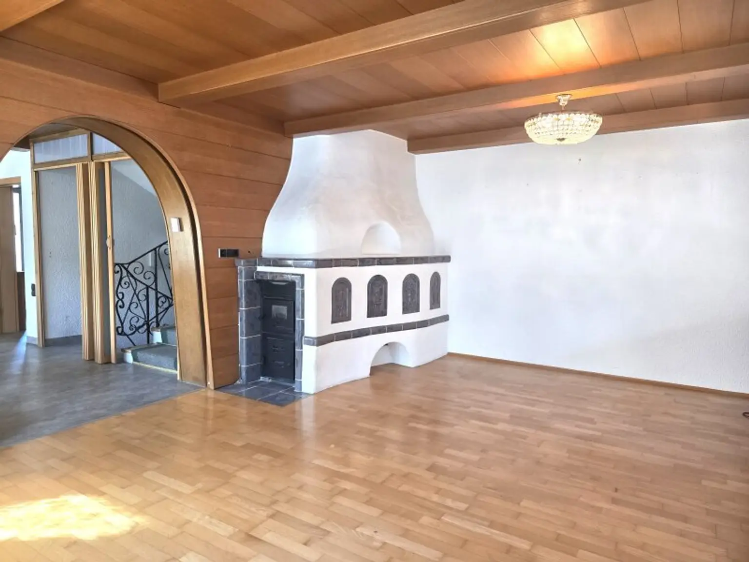 Wohnraum mit Kachelofen