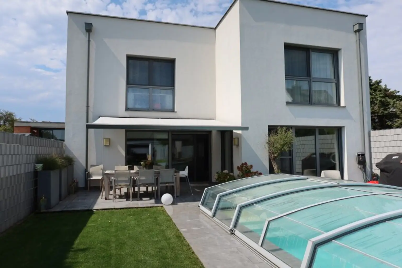 Modern Living in Enzersfeld – stilvolles Einfamilienhaus mit Garten & Pool
