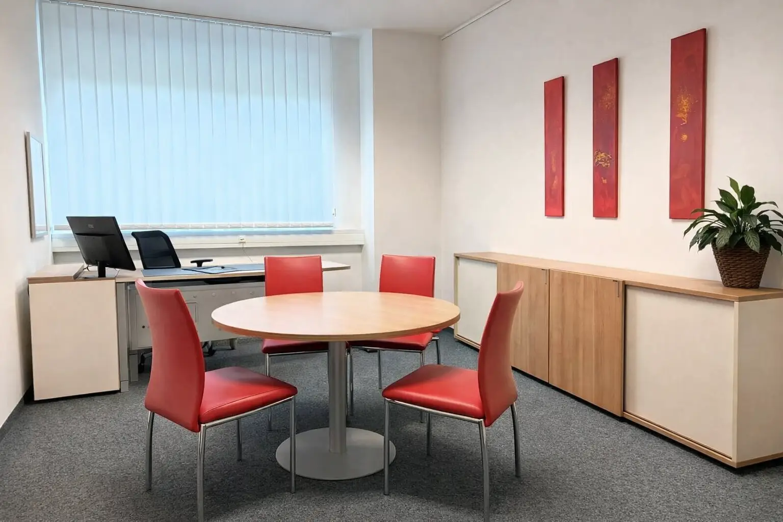 Büroraum - Symbolfoto