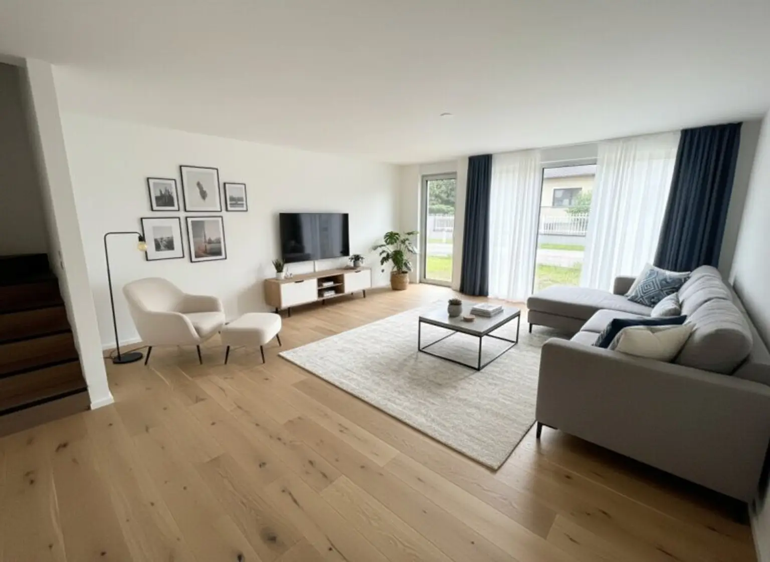 Wohnzimmer mit KI generierten Einrichtung