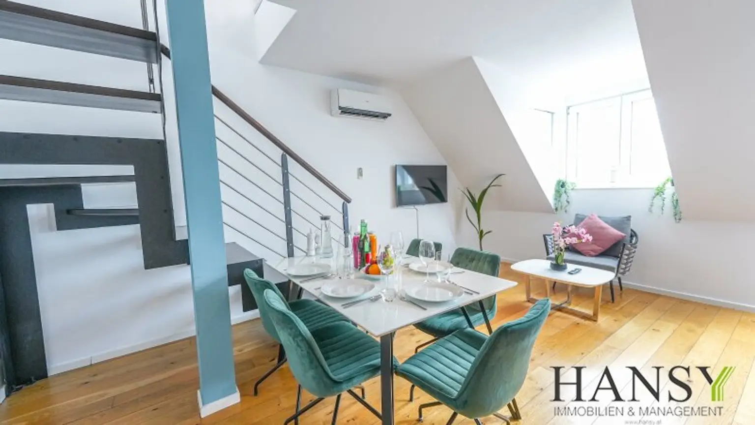 Voll möblierte Maisonette mit großer Terrasse & viel Platz – Dachgeschosswohnung in Toplage!