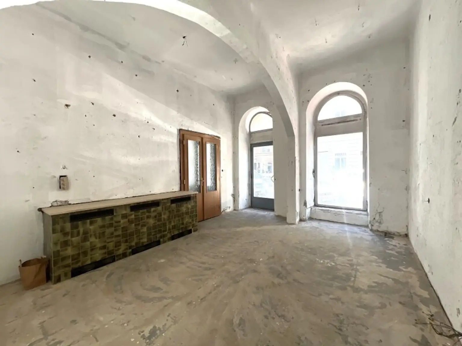 Top Lage! Renovierungsbedürftige Praxis oder Büro - aus Alt wird Neu