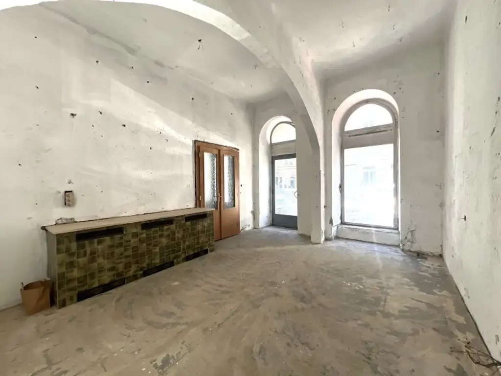 Top Lage! Renovierungsbedürftige Praxis oder Büro - aus Alt wird Neu