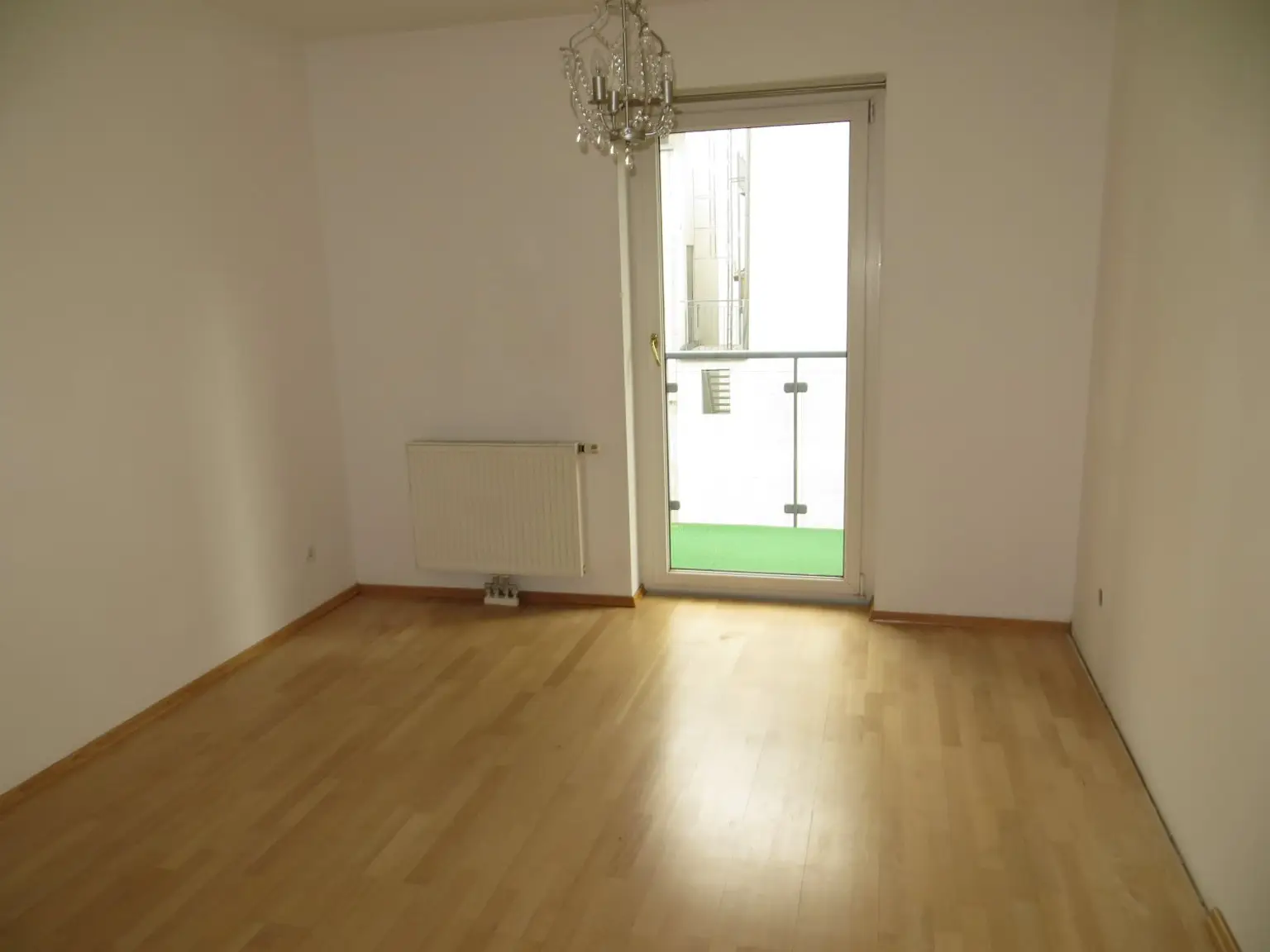 Anlagehit nahe Raimundtheater – 2-Zimmer mit Balkon in Richtung Innenhof
- Eigennutzung ab 01/2028