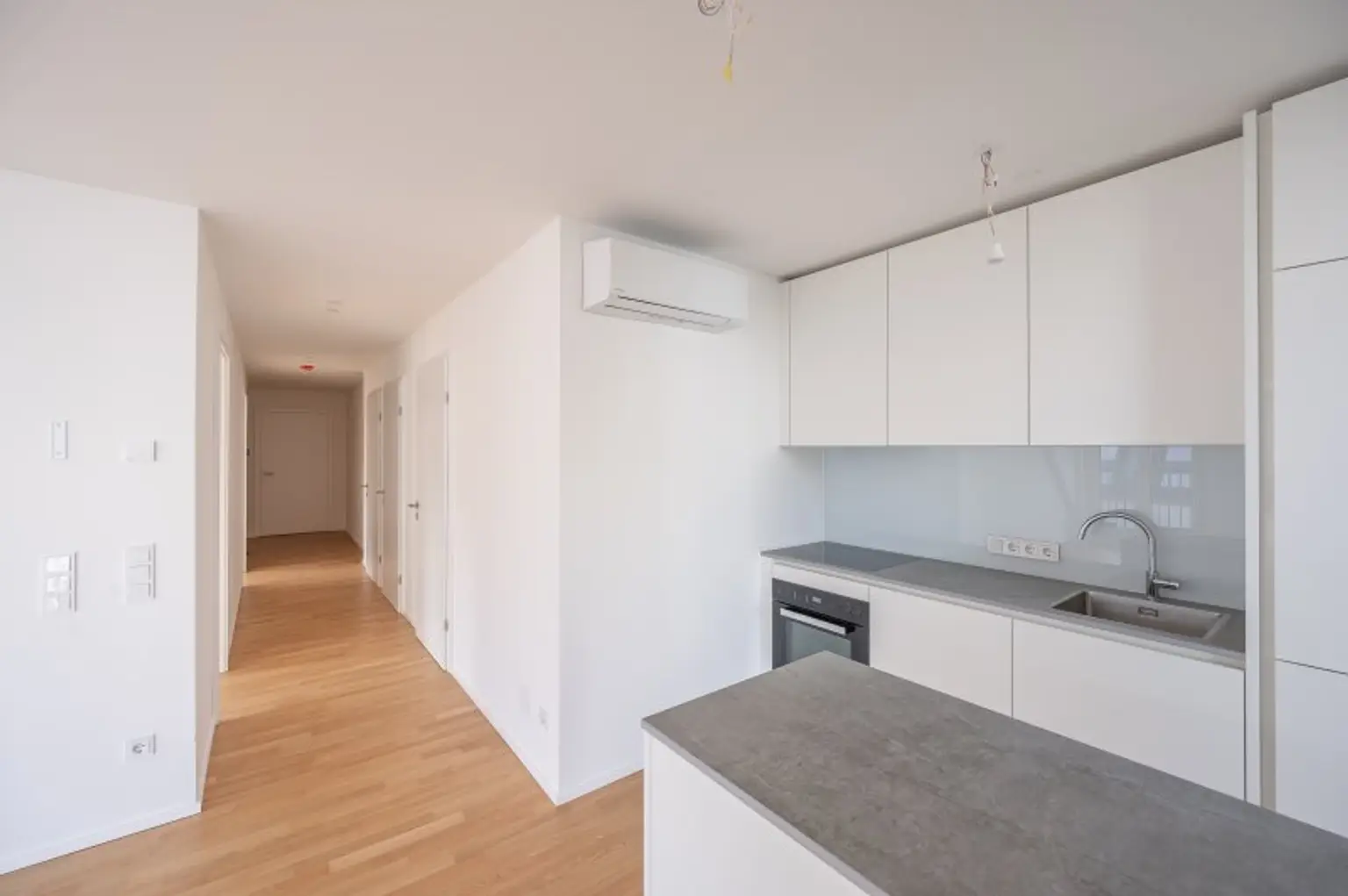 ++MOLLARD 50++ Unique 3-room apartment in the very heart of the city (2/12)