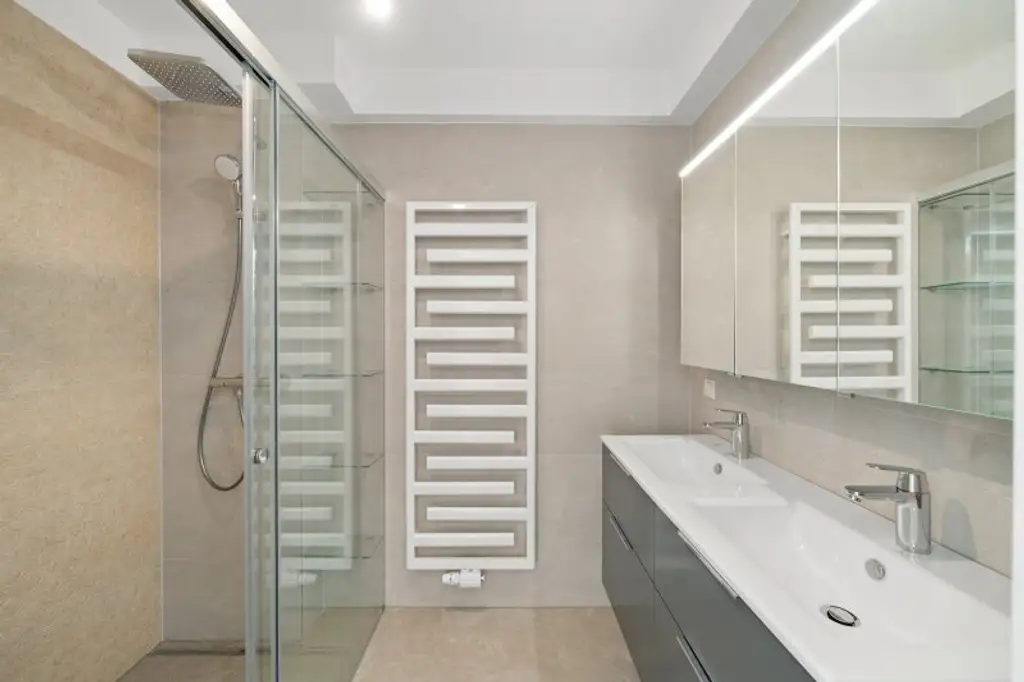 Generalsanierte Eigentumswohnung auf drei Ebenen mit zwei Terrassen - Gegenüber Sofiensäle