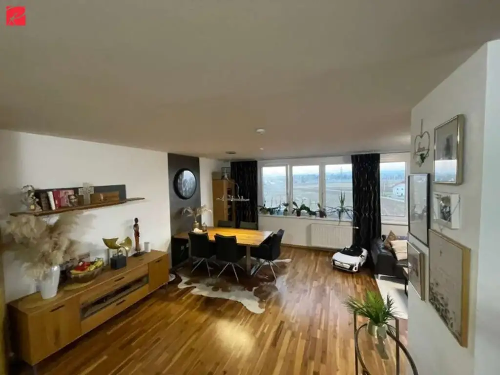 Moderne Maisonette-Wohnung + sonniger Dachterrasse inklusive