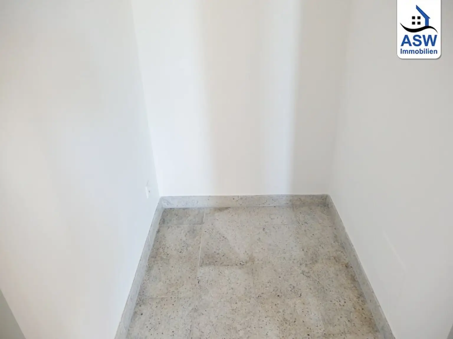 Schöne 2-Zimmer-Maisonettewohnung mit großzügiger Dachterrasse