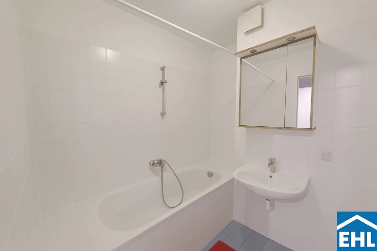 2-Zimmer-Wohnung mit traumhaften Blick ins Grüne und Pool!