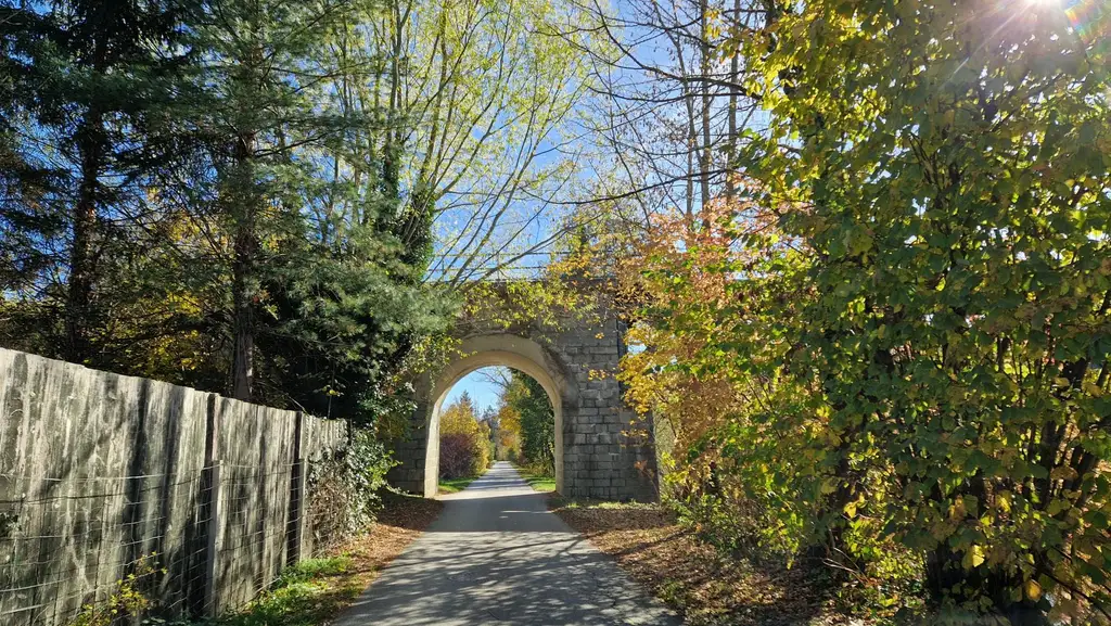 Rohdiamant - Ferienhaus mit großem Grundstück in beliebter Thermen & Golfregion