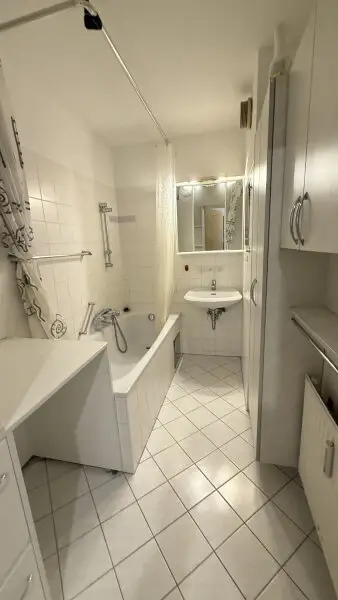 Teilmöblierte 3 Zimmer mit Klima und verglaster Loggia ***** spektakulärer Weitblick + optionaler Garagenstellplatz *****